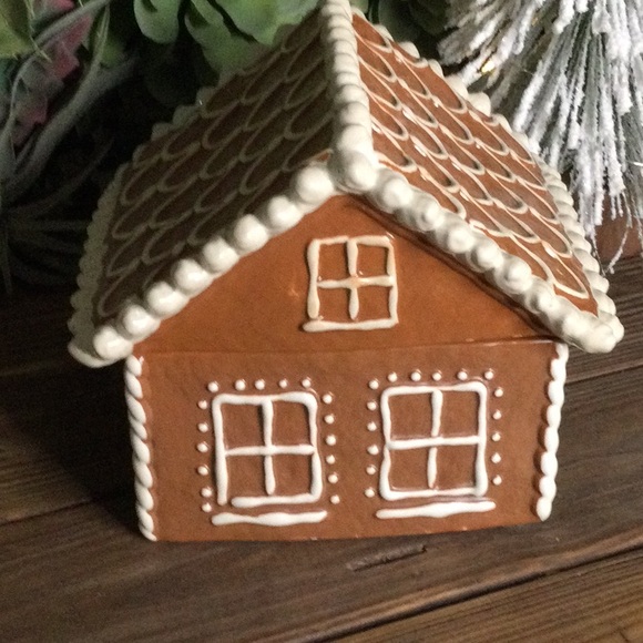 Pottery Barn Whimsical Lidded Holiday Gingerbread House Stoneware Cookie Jar BN - Picture 12 of 16